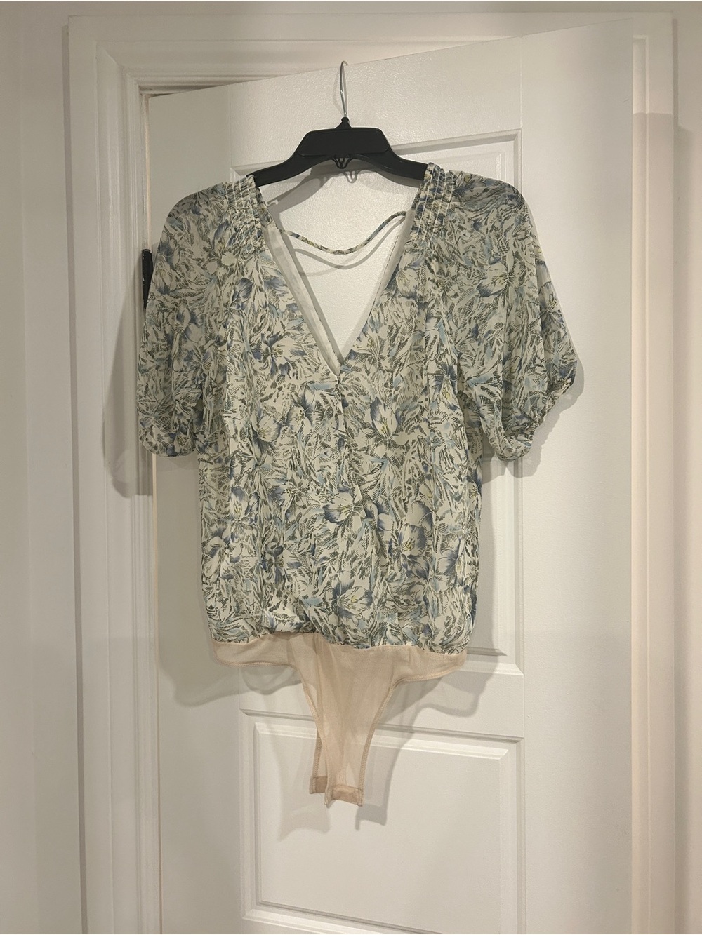 ASTR the label floral bodysuit top size medium side
